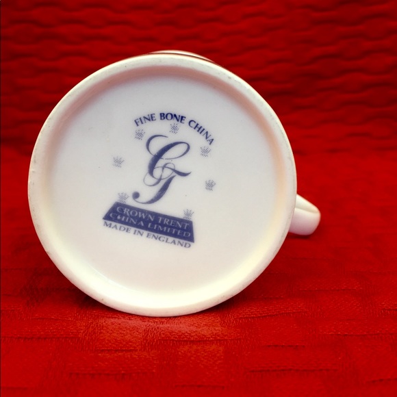 A set of two England Crown Trent bone china mugs - Picture 10 of 10